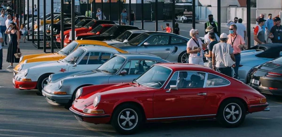 مهرجان رموز بورشه الأول بدبي يستقطب عشاقها