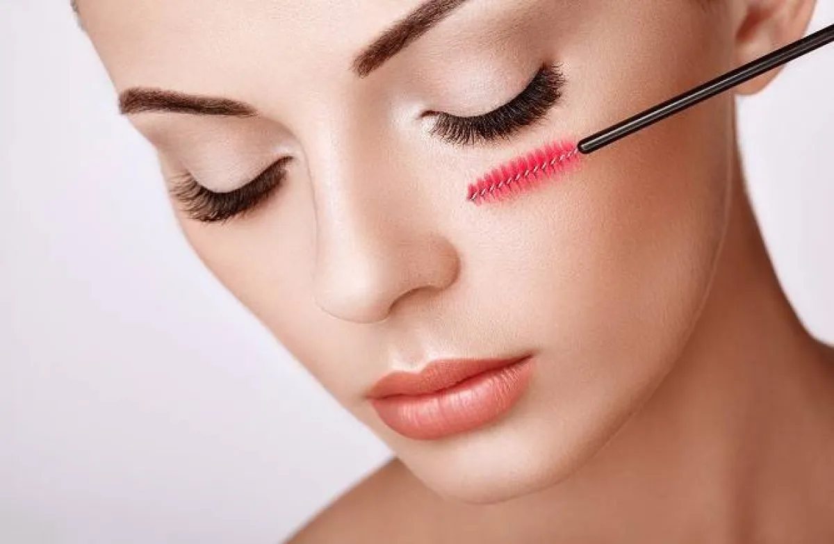 طرق فعّالة لتطويل الرموش 