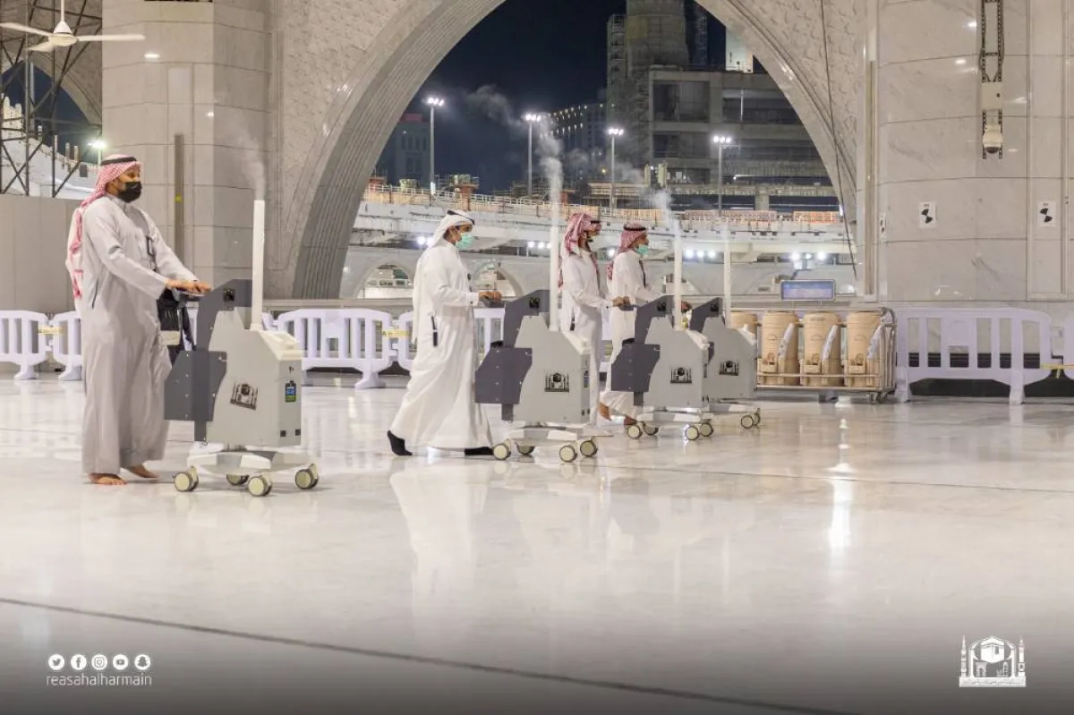 تطهير الحرم - الصورة من الرئاسة العامة لشؤون الحرمين