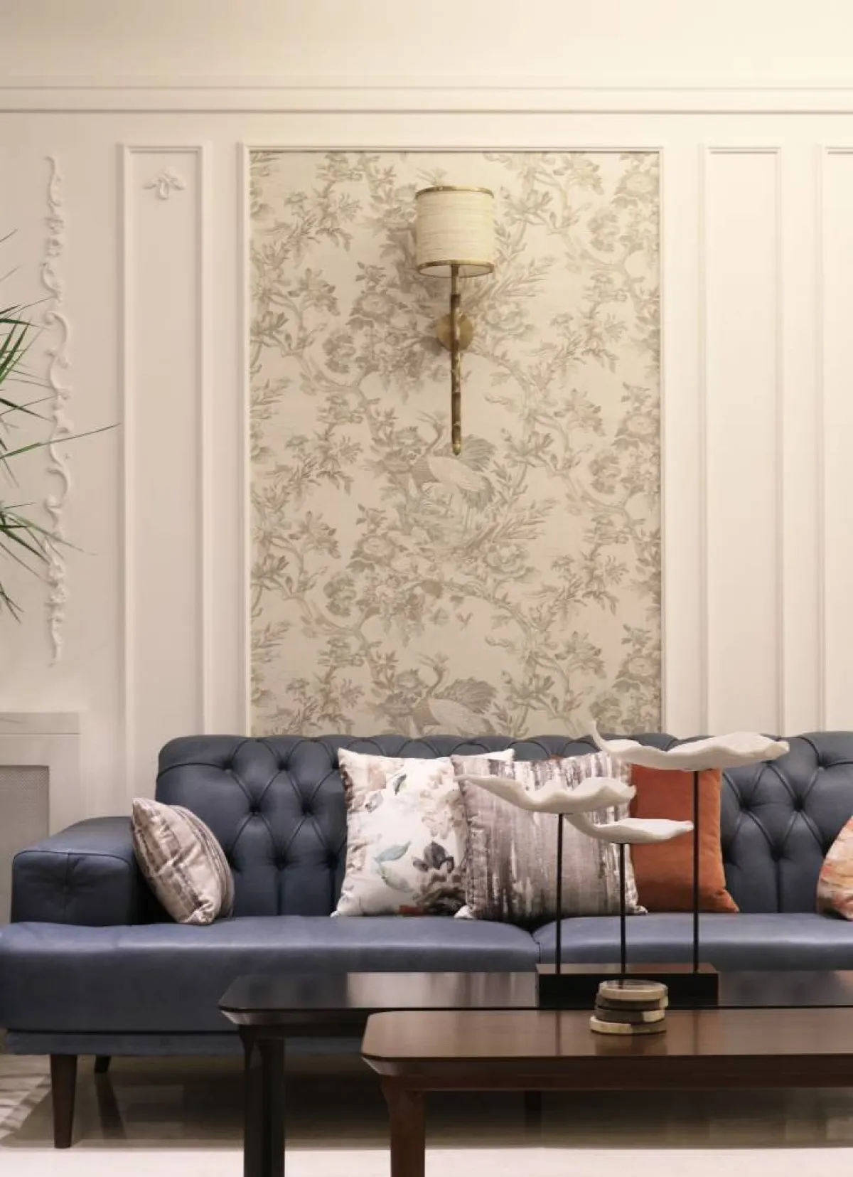 فكرة كساء الجدران بالخشب قديمة، وترجع إلى القصور الأوروبيّة  