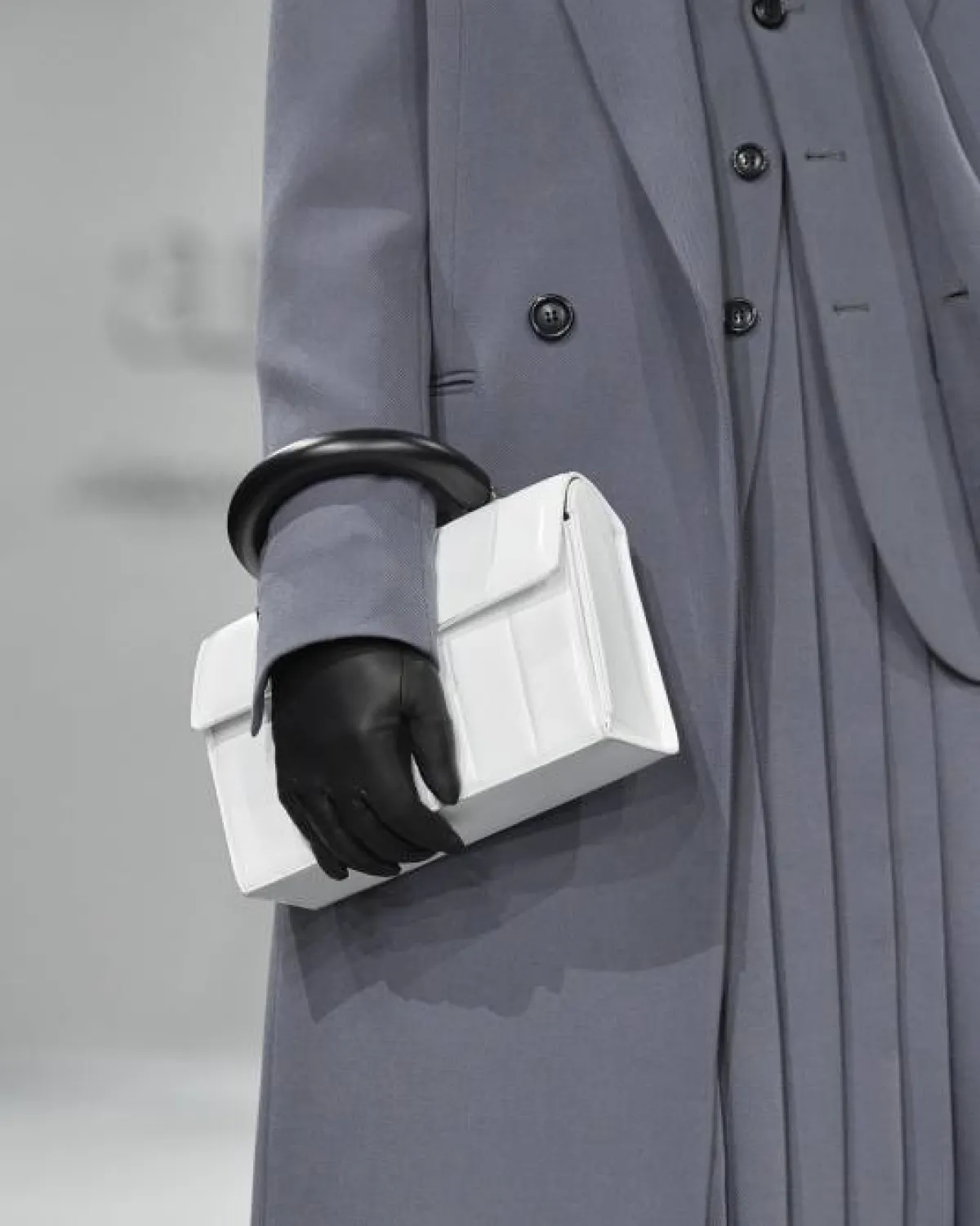 الحقيبة الإسورة من أمي 