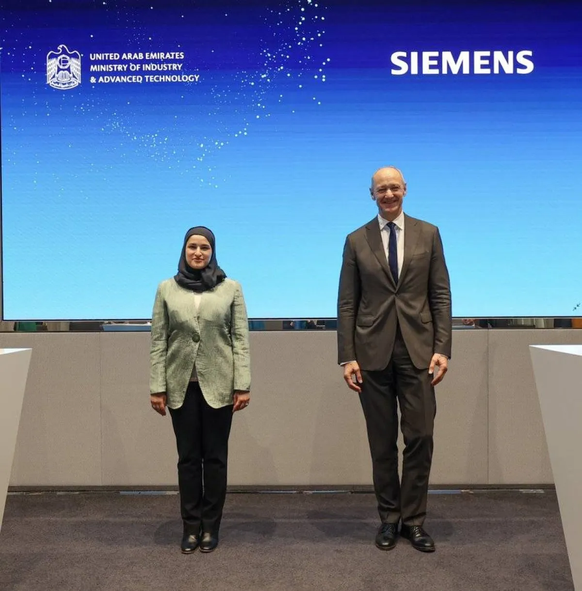 شراكة بين وزارة الصناعة الإماراتية و"سيمنز" الألمانية - الصورة من حساب سارة بنت يوسف الأميري وزيرة الدولة للتكنولوجيا المتقدمة على تويتر