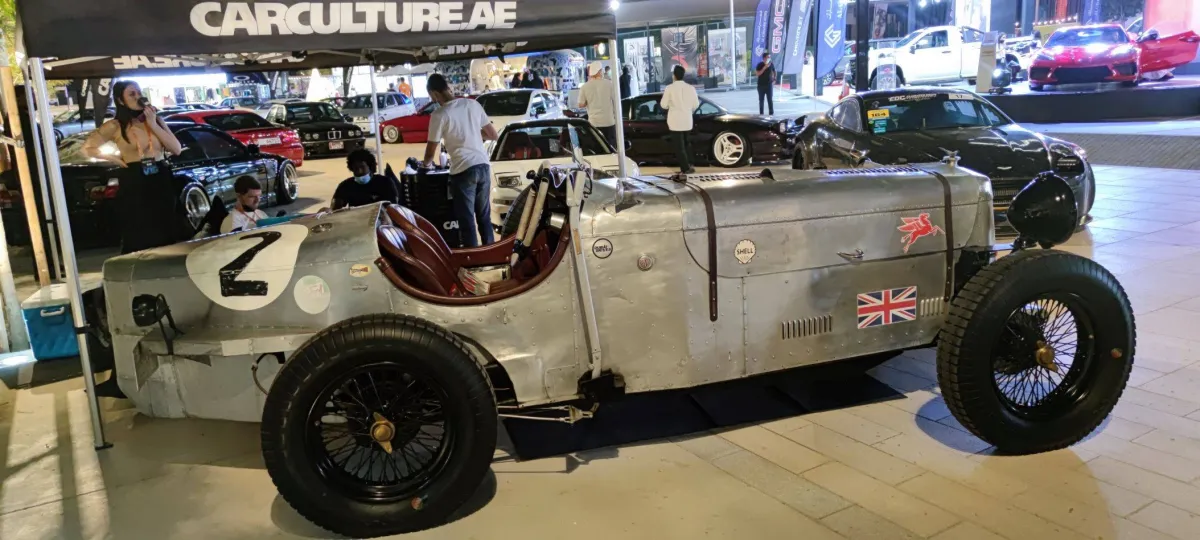 ختام معرض نو فيلتر بنماذج سيارات أشهر أعمال هوليوود الكلاسيكية 