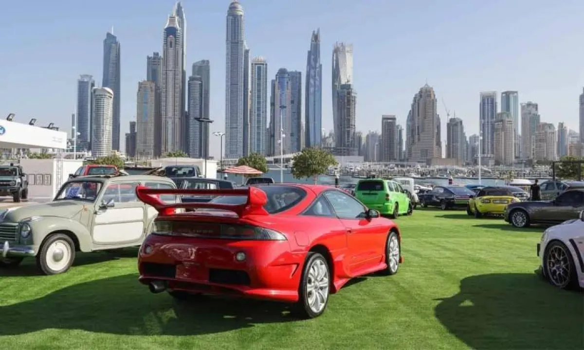 ختام معرض نو فيلتر بنماذج سيارات أشهر أعمال هوليوود الكلاسيكية 