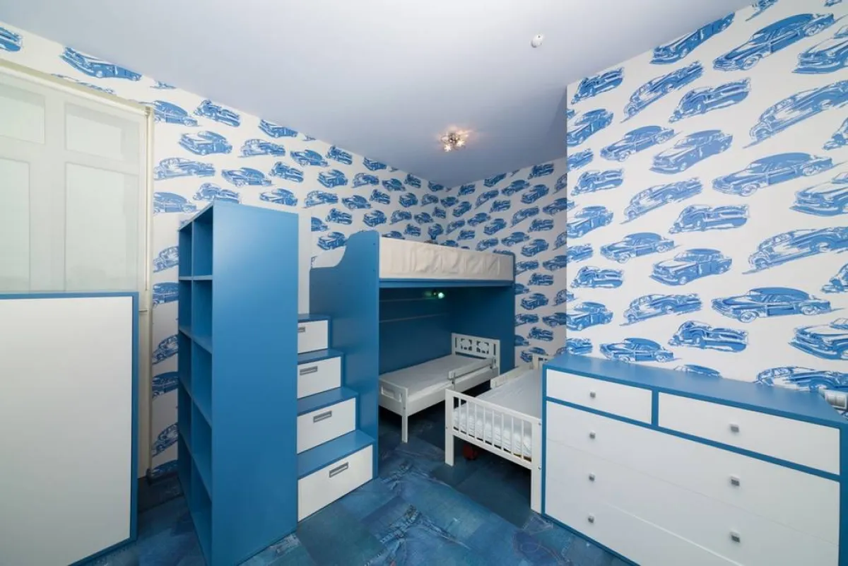 حضور المنضدة المحمّلة بالأدراج في غرف نوم الأطفال