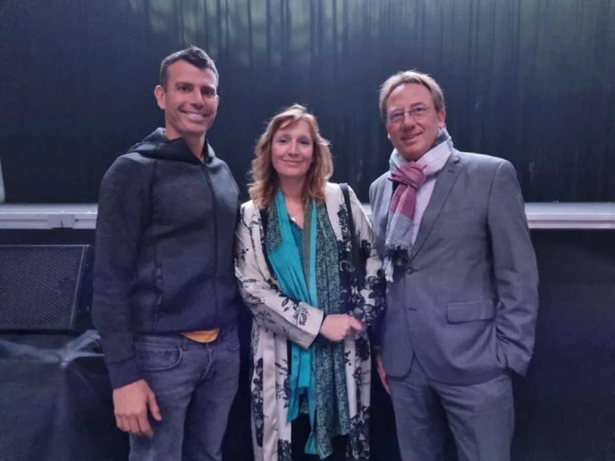 السفير الفرنسي يستمتع بالعروض في بوليفارد رياض سيتي