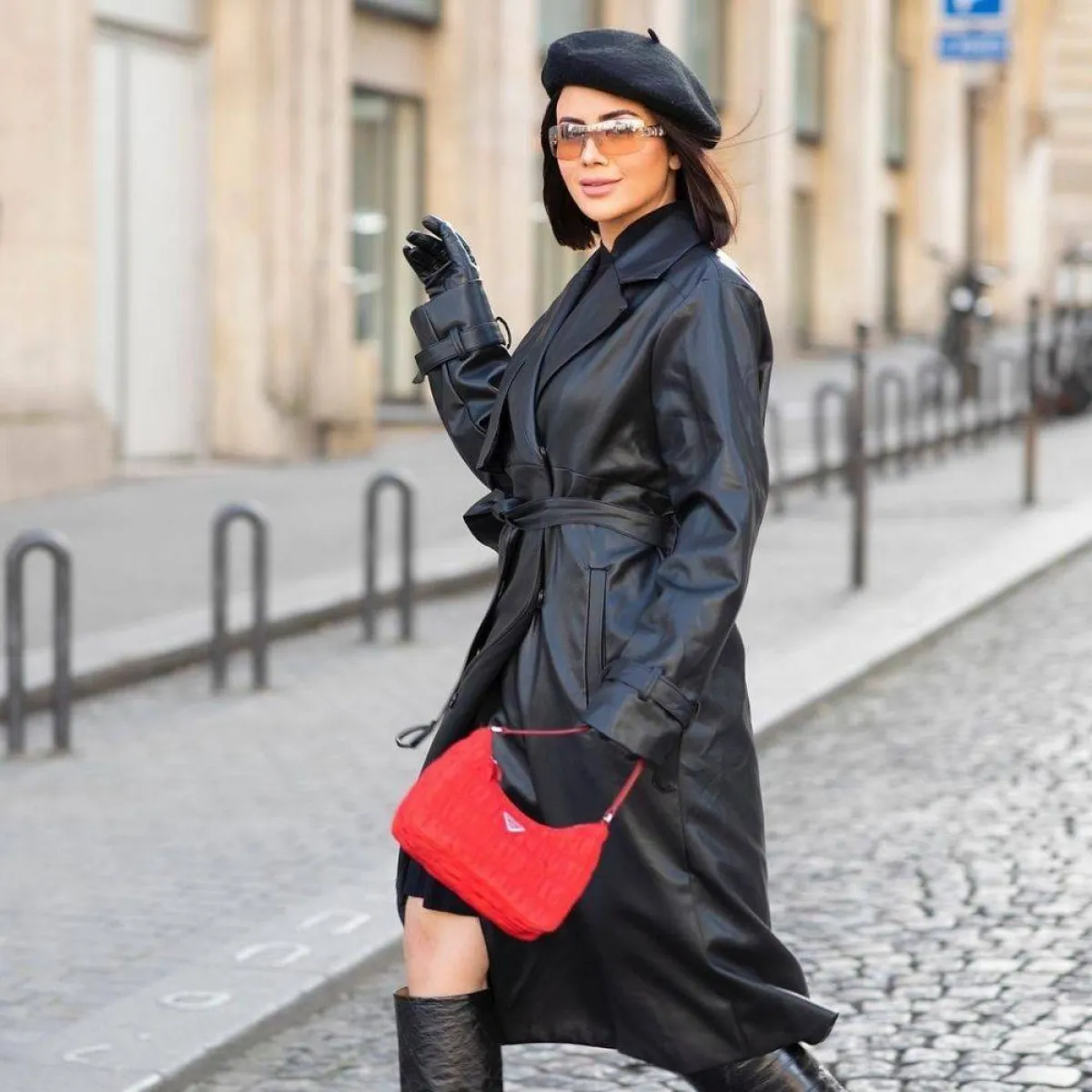 ديما الأسدي بحقيبة من علامة برادا Prada