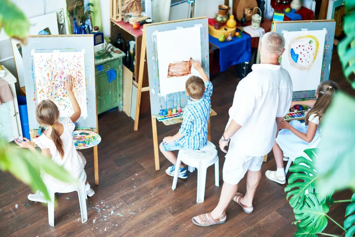 صورة لفنانين صغار