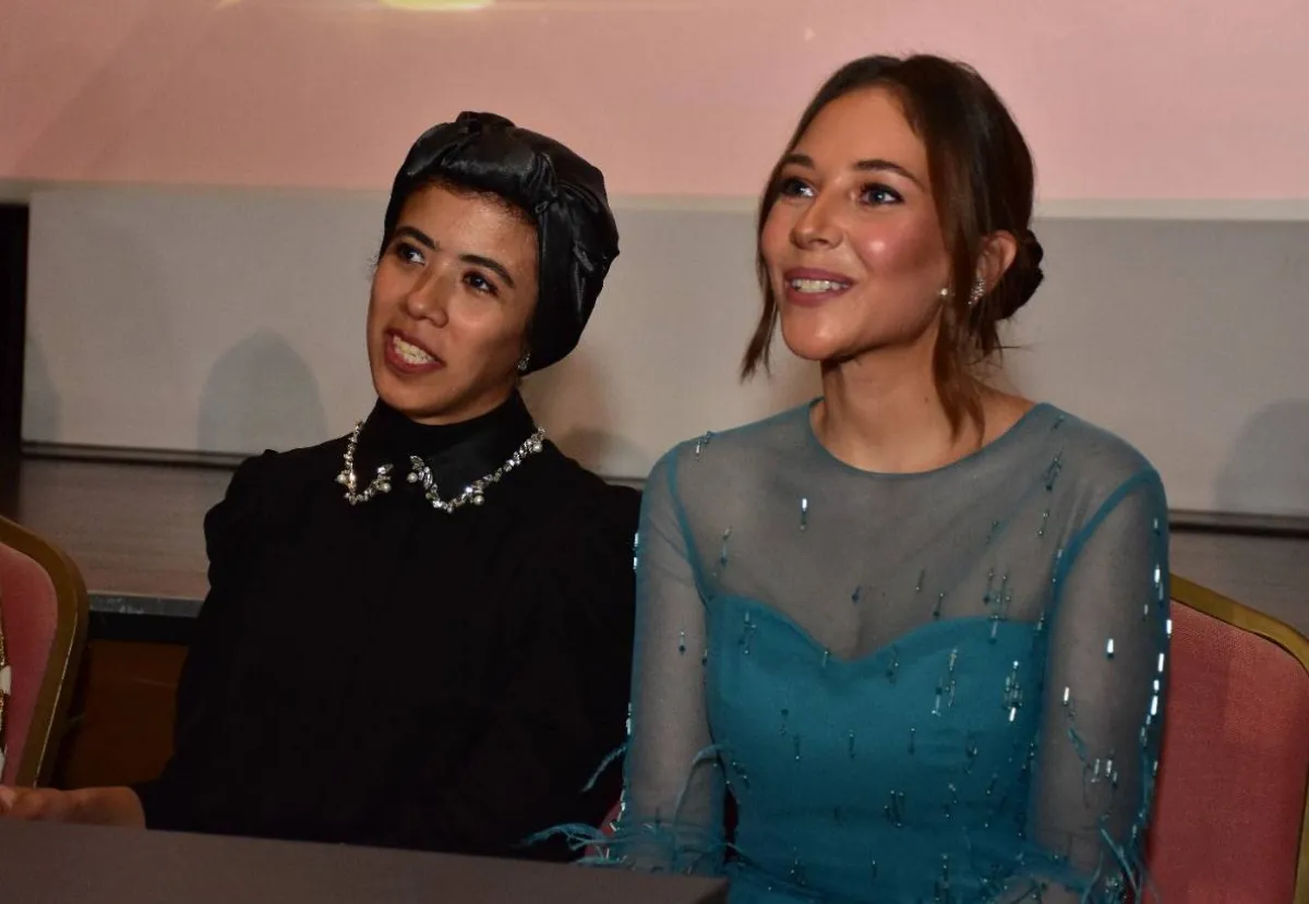فاطمة البنوي وجواهر العمري مخرجتا فيلم بلوغ - الصورة من المسؤول الإعلامي للمهرجان