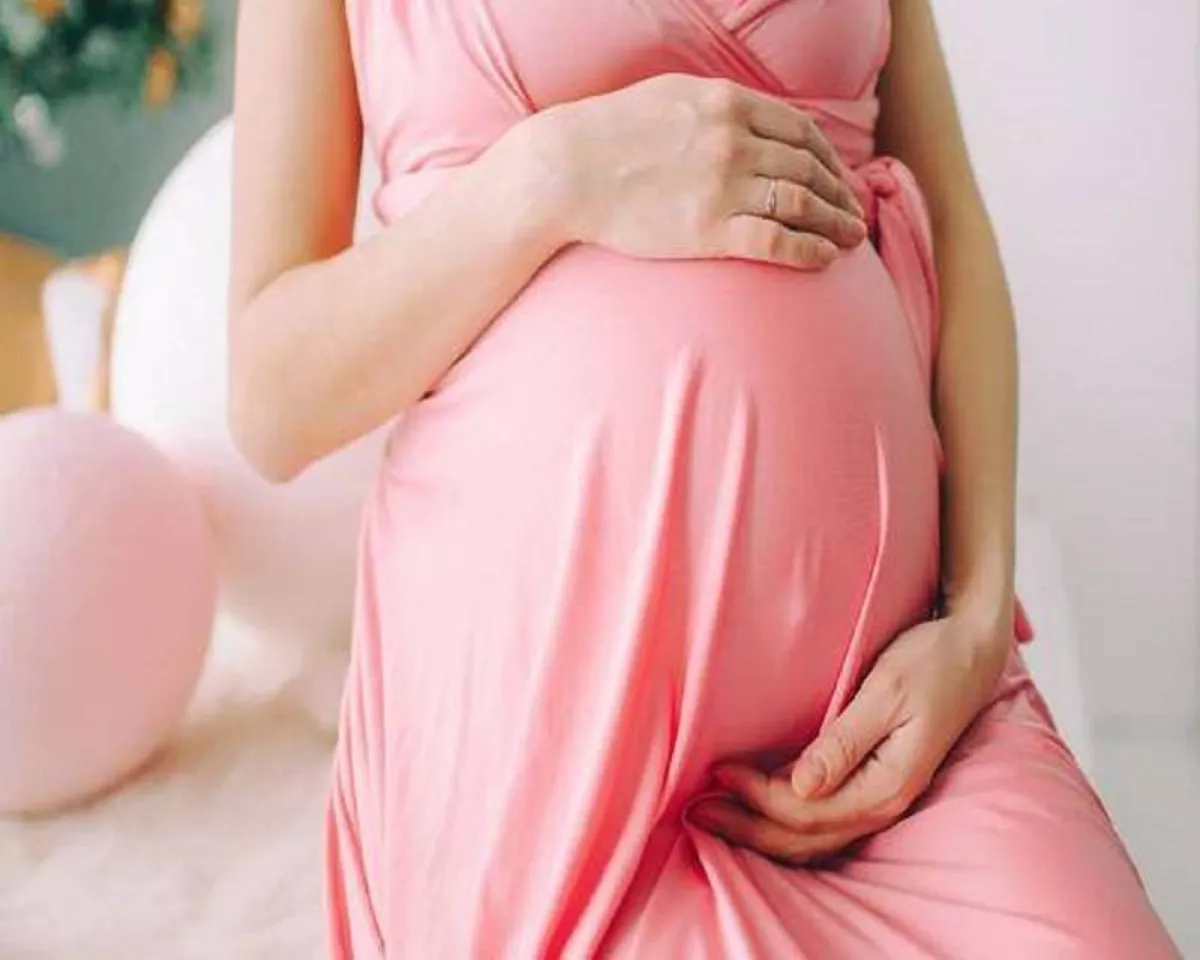 صورة لحامل تعاني من اضطرابات الجهاز الهضمي