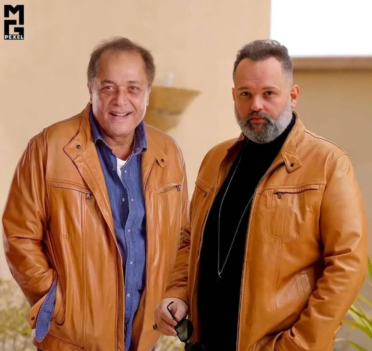 محمد مع والده محمود عبد العزيز - الصورة من حسابه على الفيس بوك