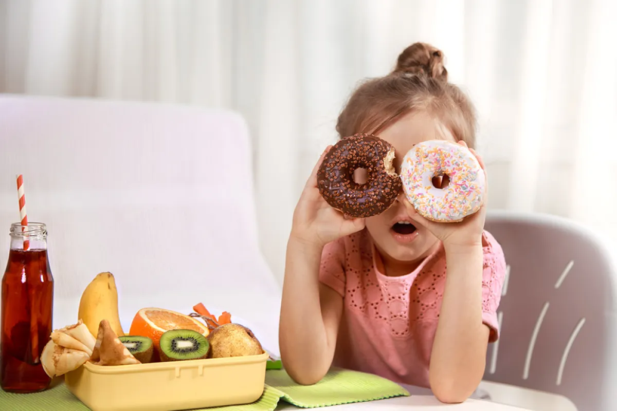 5 أطعمة تضر بصحة الأطفال خلال فصل الشتاء