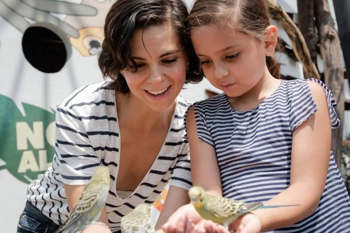 أكثر من 40 طائر نادر بحديقة الطيور