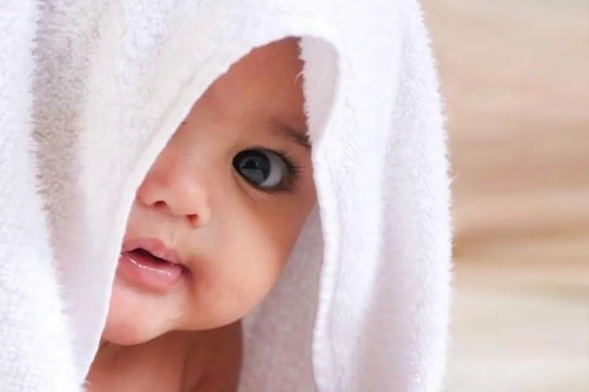 صورة لرضيع بعد استحمامه