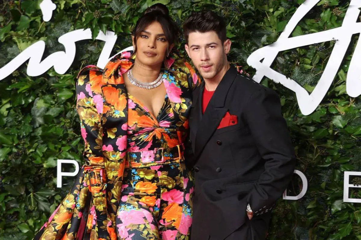 بريانكا شوبرا ونيك جوناس في حفل جوائز الموضة البريطانية