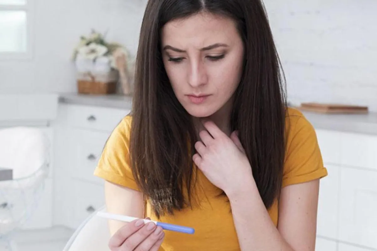 صورة لزوجة تكتشف حملها