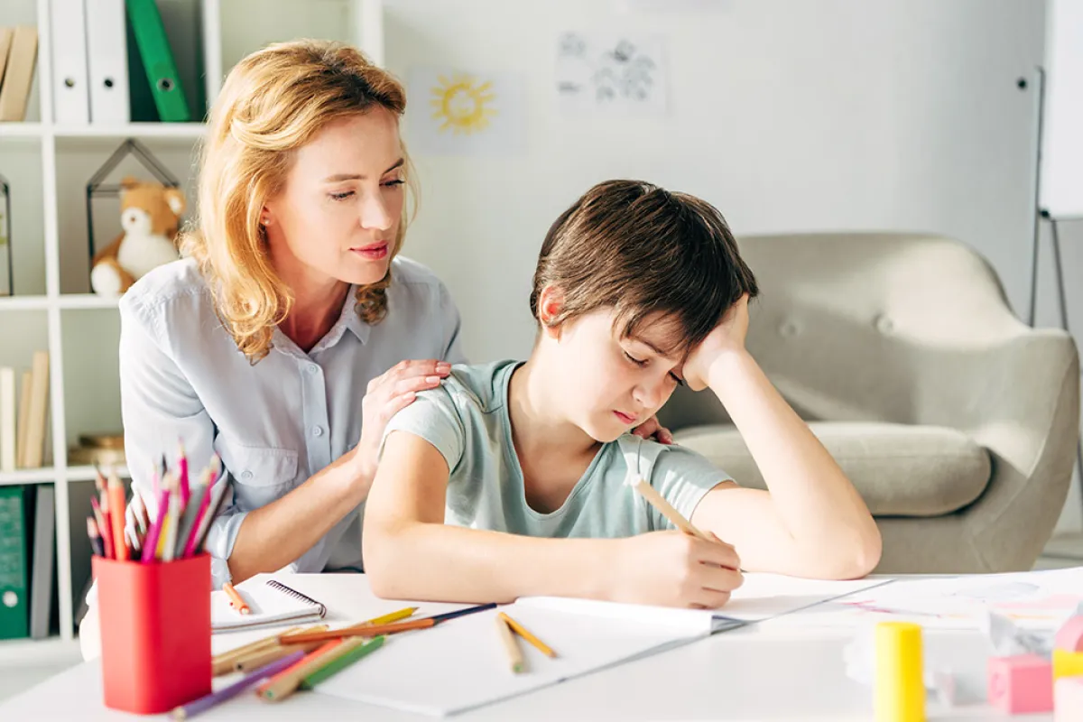 ابني يعاني من التأخر الدراسي: ماهي الأسباب وطرق العلاج؟