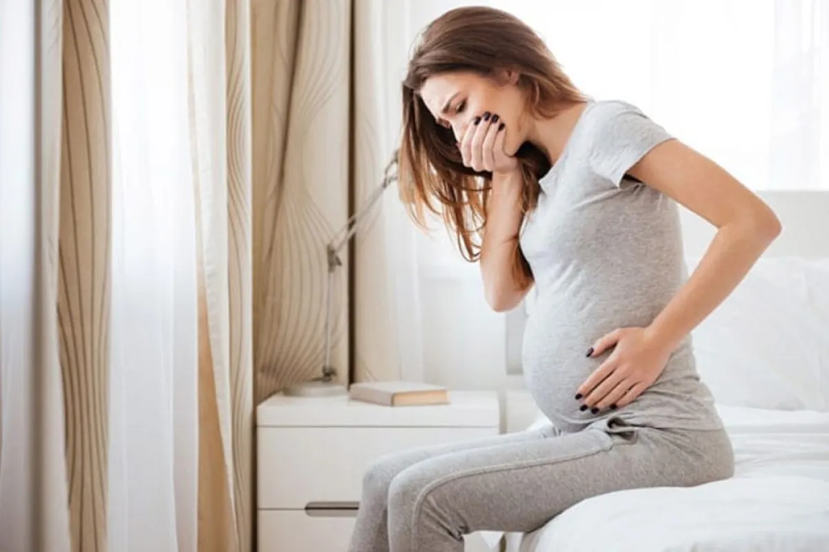 صورة لزوجة تشعر بدوار الحمل