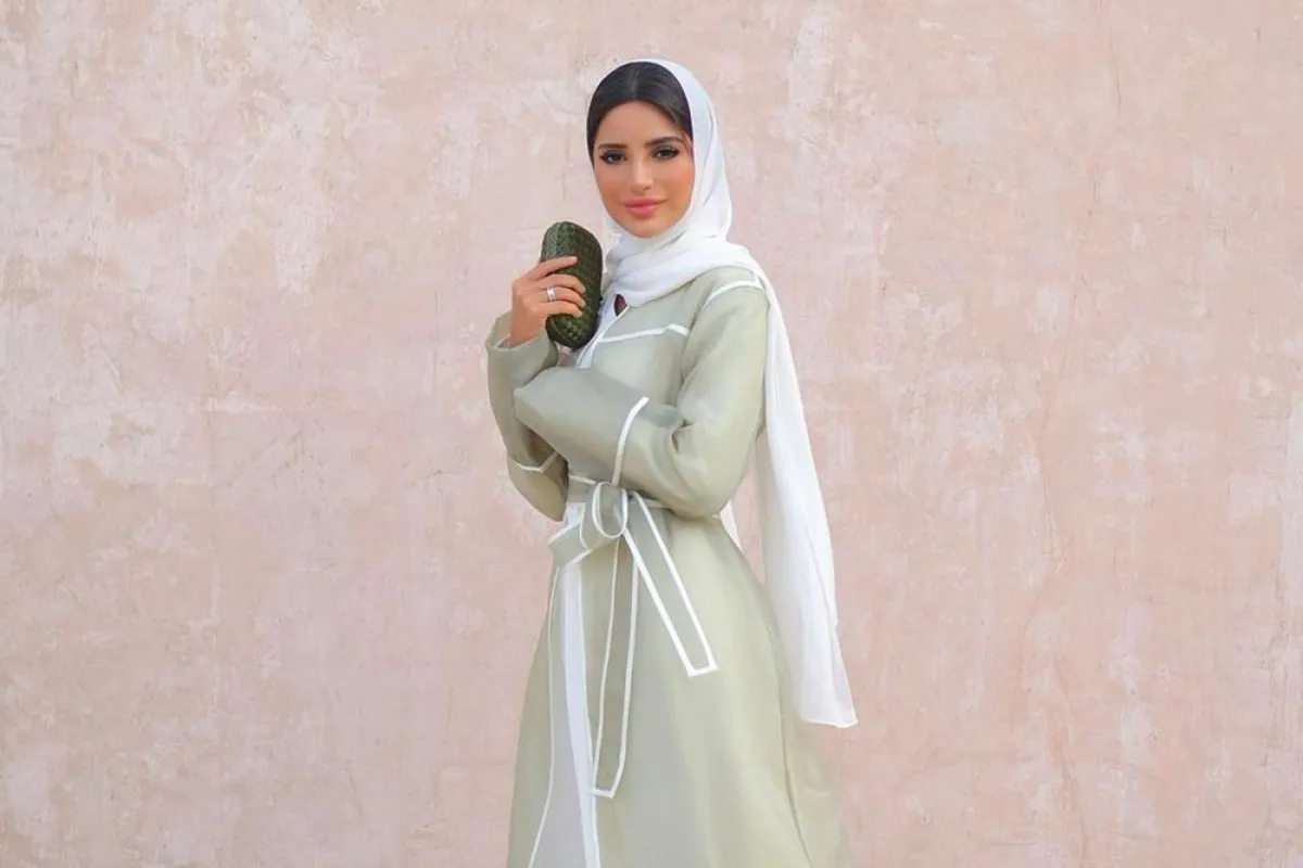 فاطمة حسام بعباية بربطة للخصر