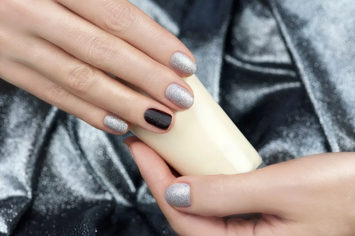 أفضل مناكير غليتر لشتاء 2022