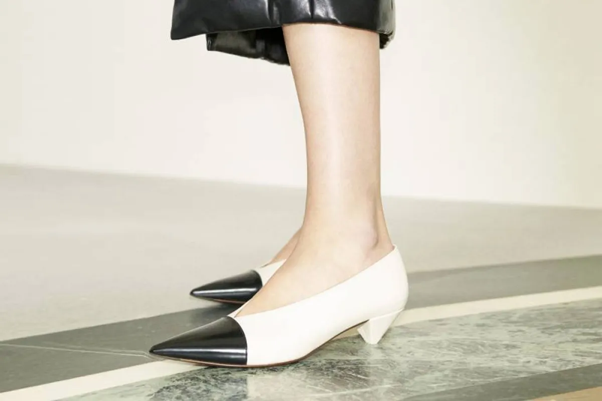 حذاء باللون الأبيض من تودز Tod's 