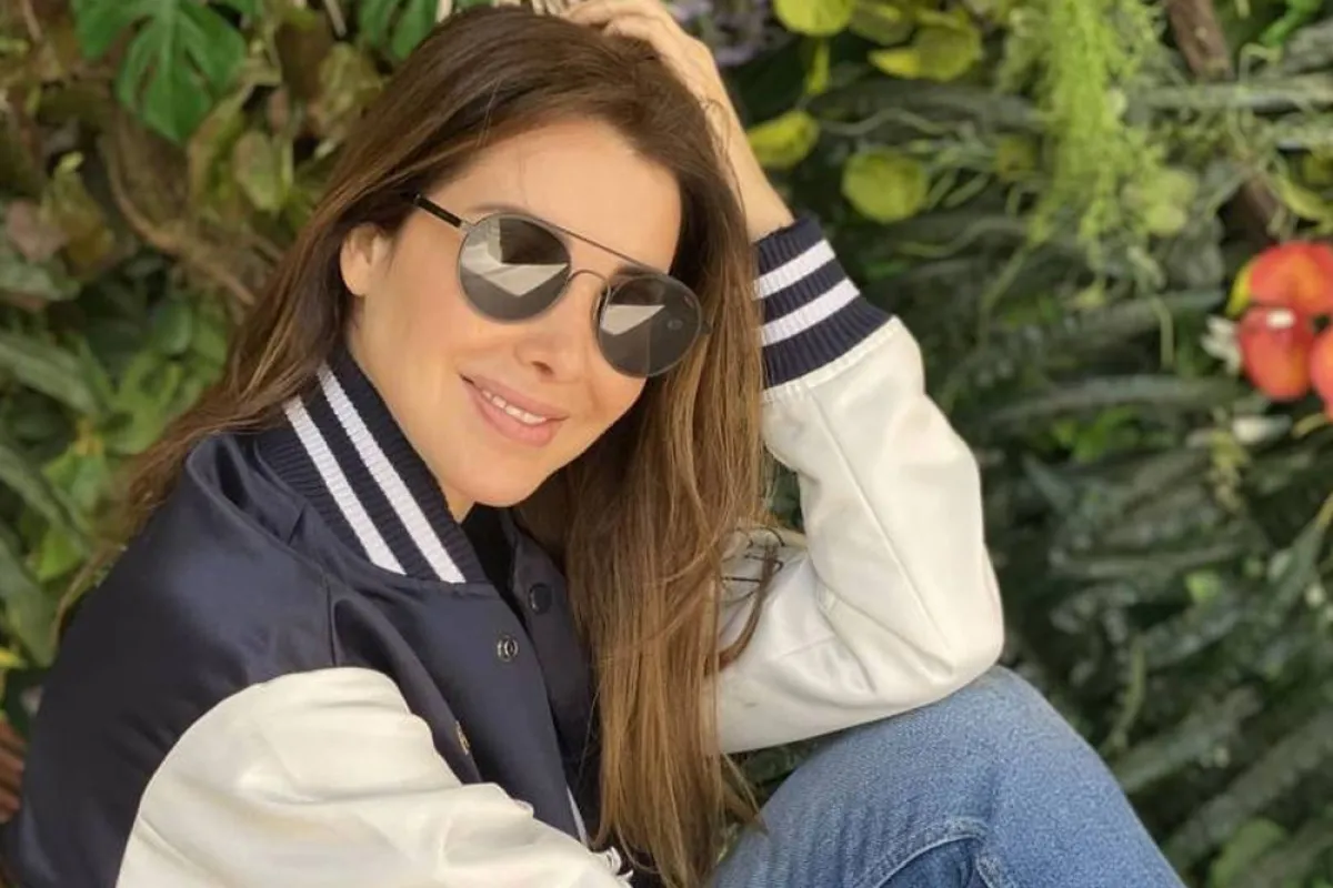 نانسي عجرم بنظارات شمسية مستديرة