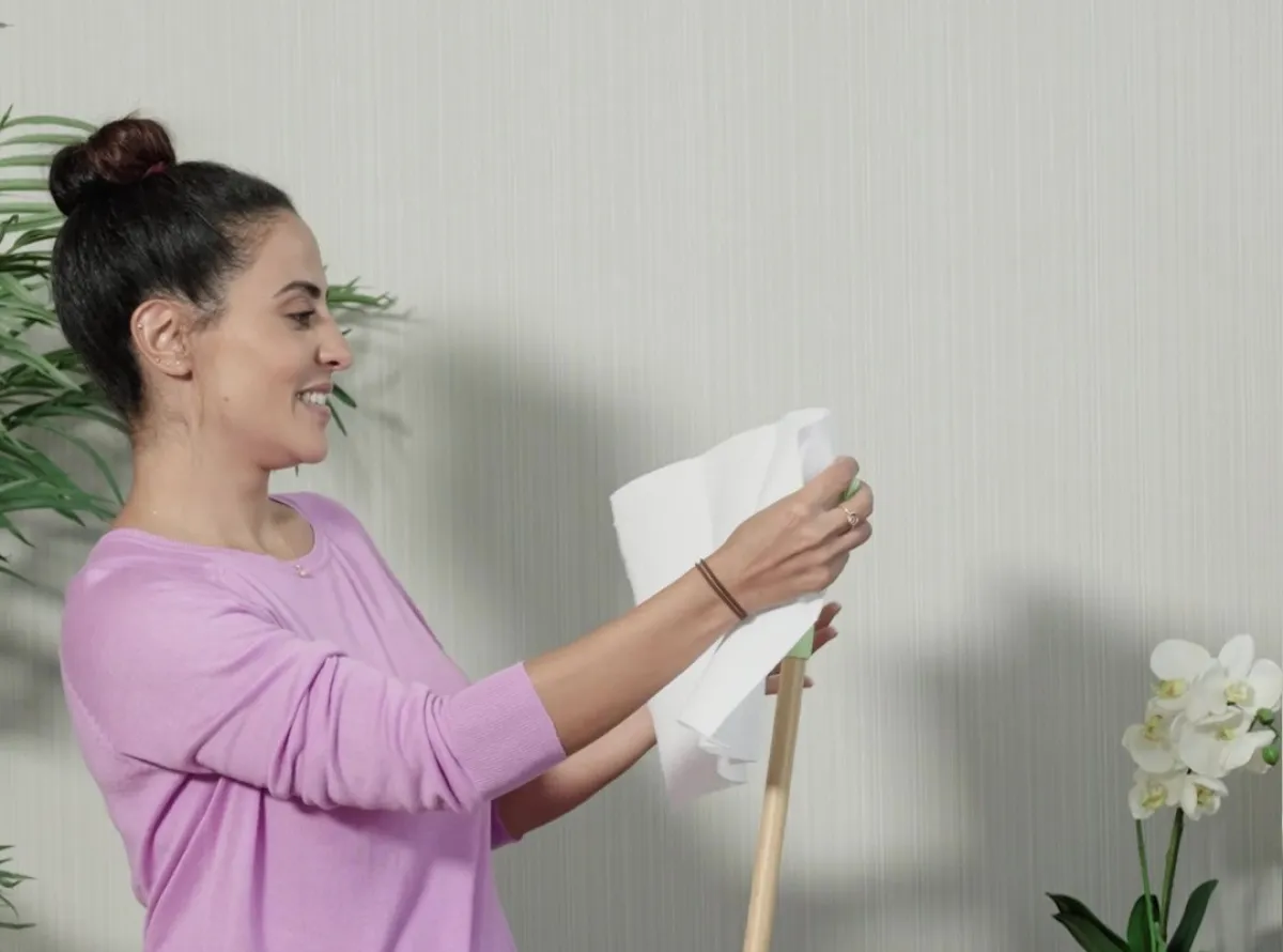 ورق المطبخ بديل سحري لتنظيف الأرضيات