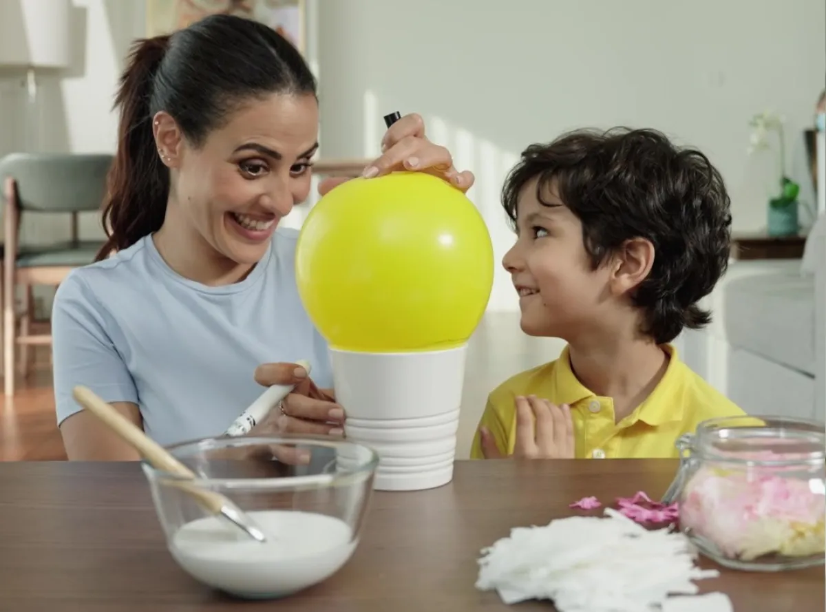 أفكار حيل وأعمال يدوية باستخدام ورق المطبخ لقضاء وقت ممتع مع طفلك