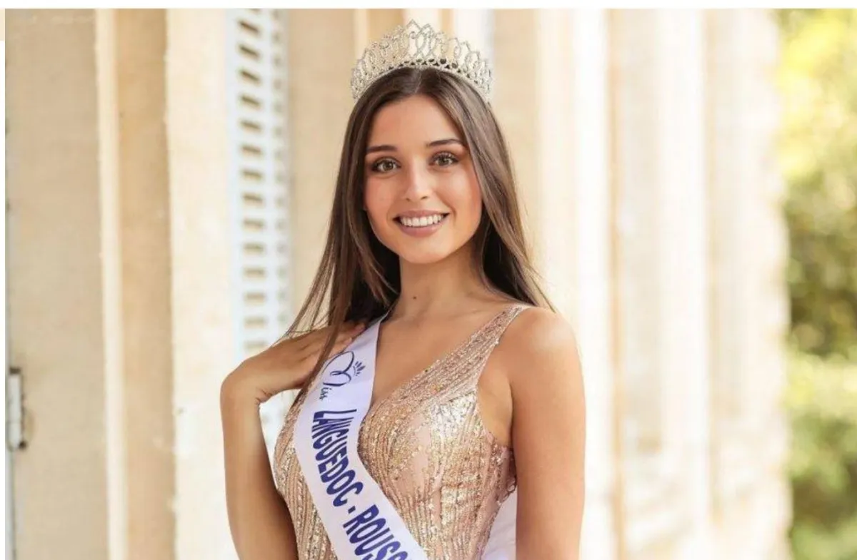 احدى المرشحات لملكة جمال فرنسا2022 