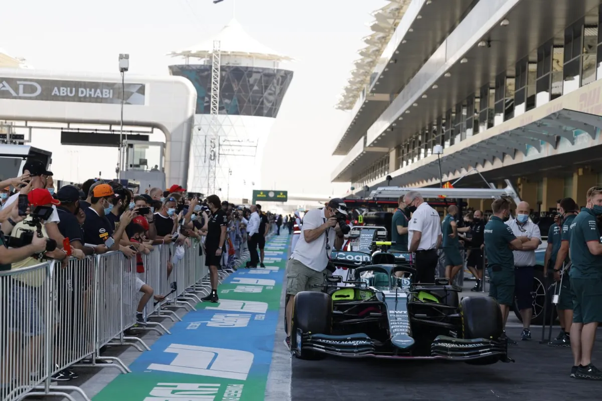 جولة في حلبة مرسي ياس للصيانة