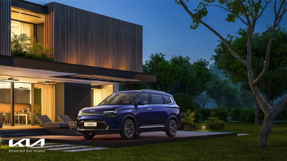 كيا كارينز تظهر في الهند