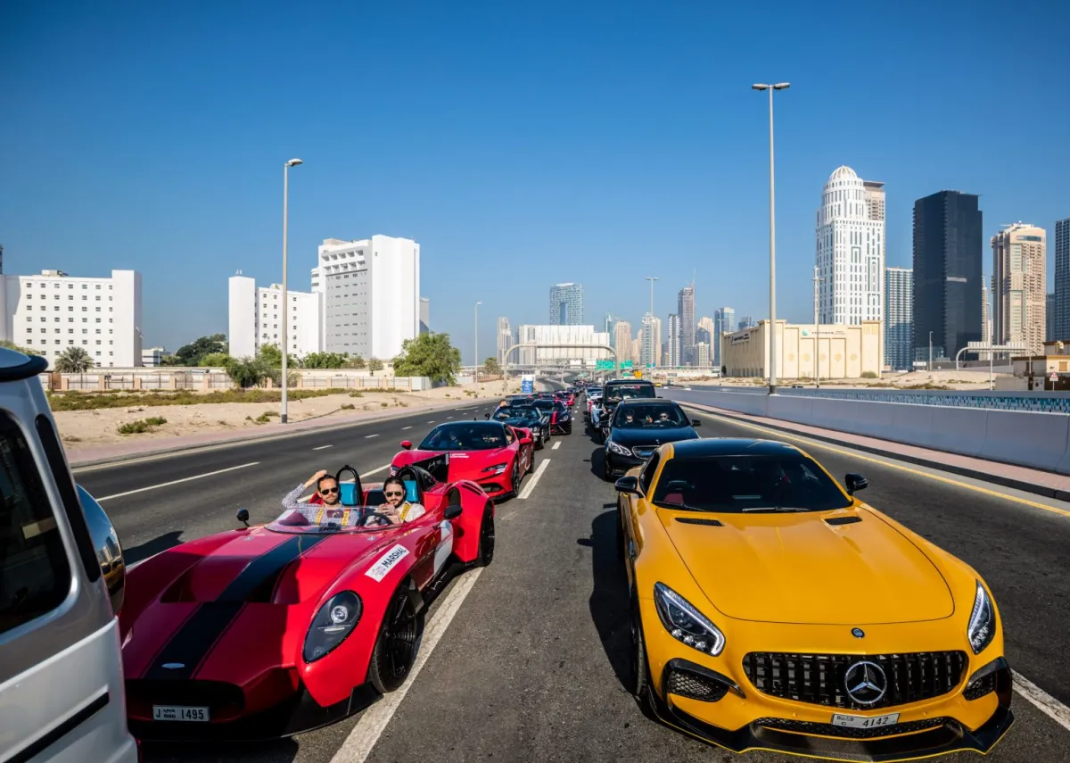 موكب السيارات الخارقة في دبي