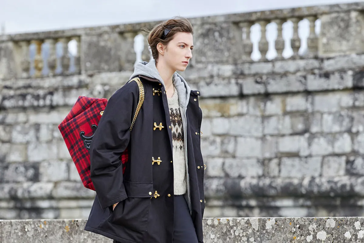 حقيبة كاروهات بلون زاهي من سيلين  Celine