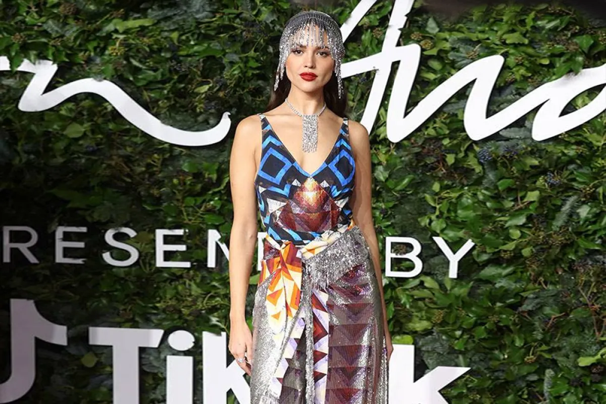 إيزا غونزاليس Eiza Gonzales ترتدي من باكو رابان Paco Rabanne