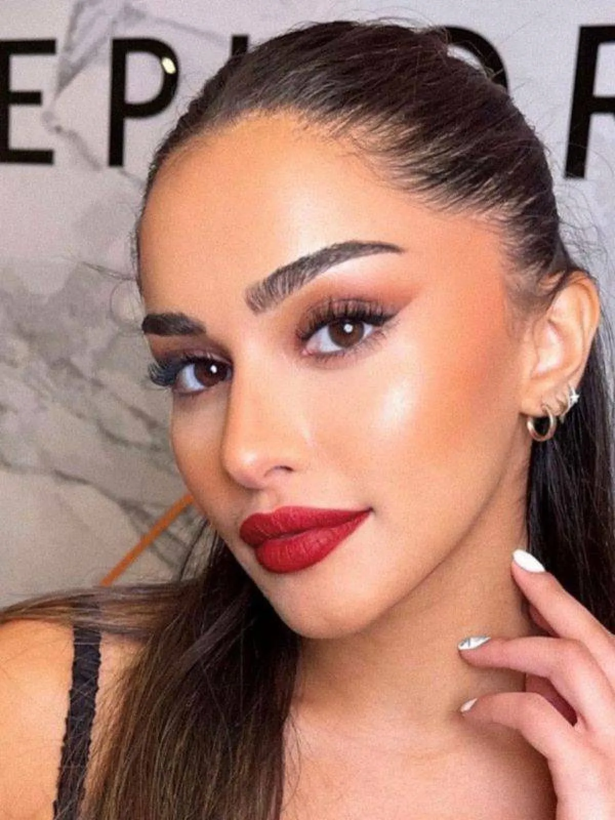 مكياج سموكي احمر