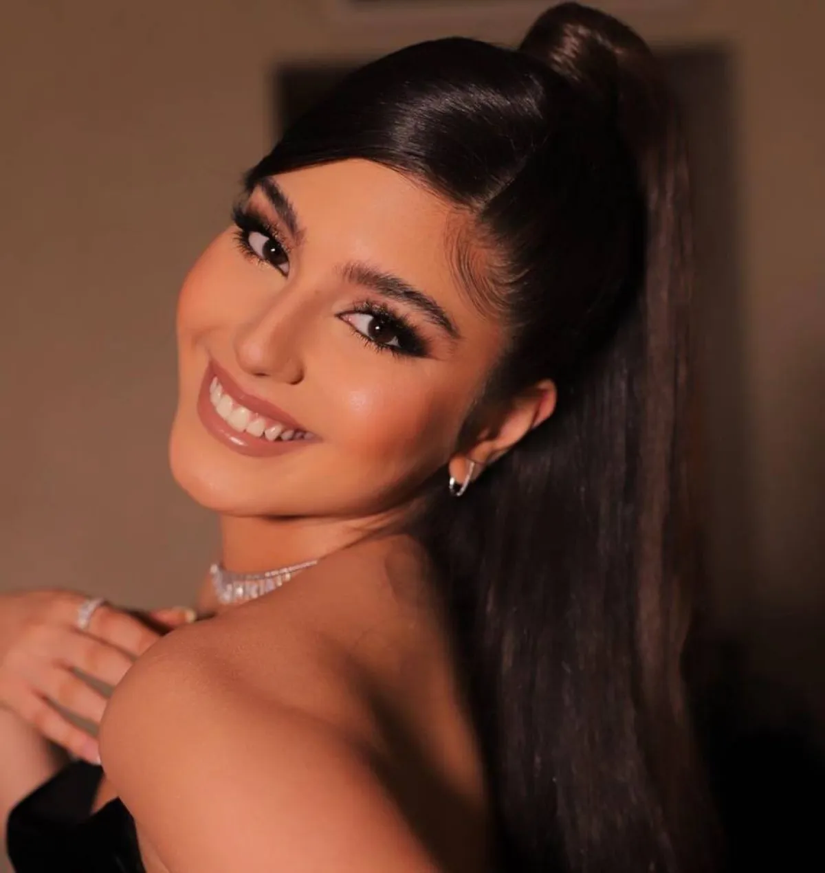 تسريحات شعر بوحي من مايان السيد