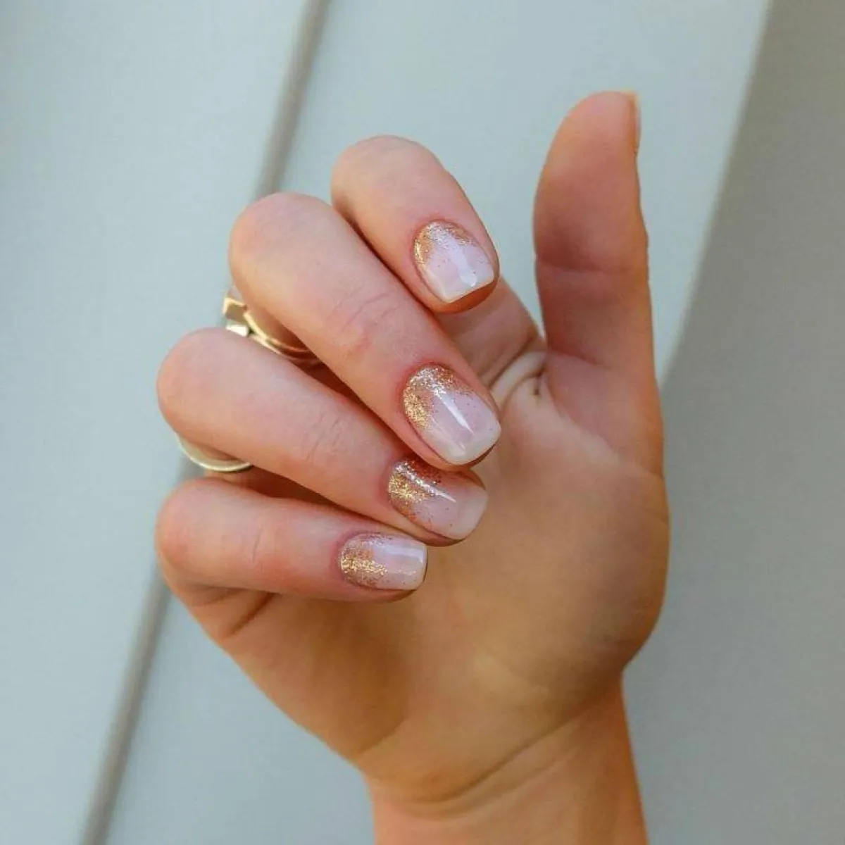 مناكير اومبري وردي مع الغليتر