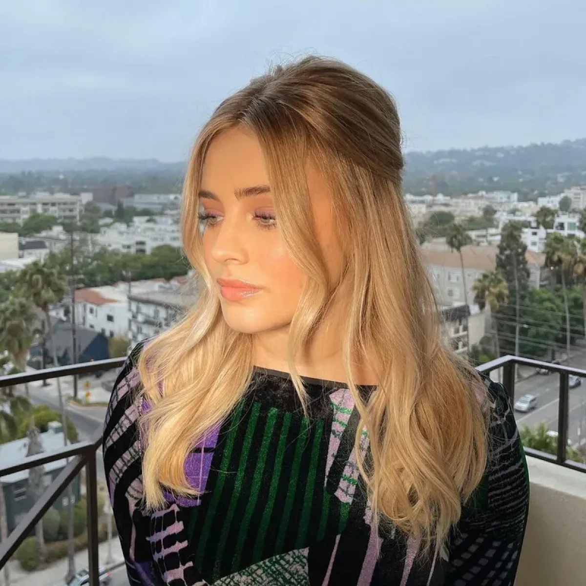 تسريحات شعر نصف مرفوعة