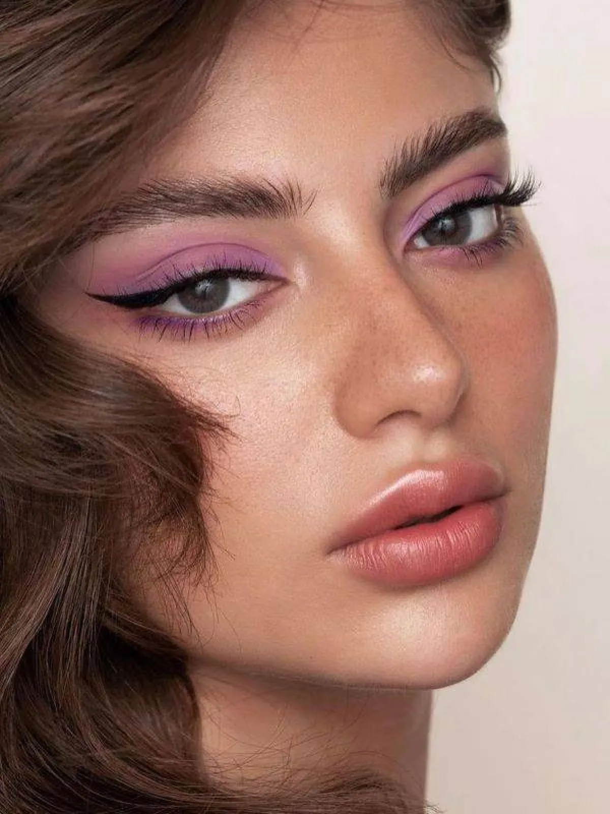 مكياج خريف ملون للعينين