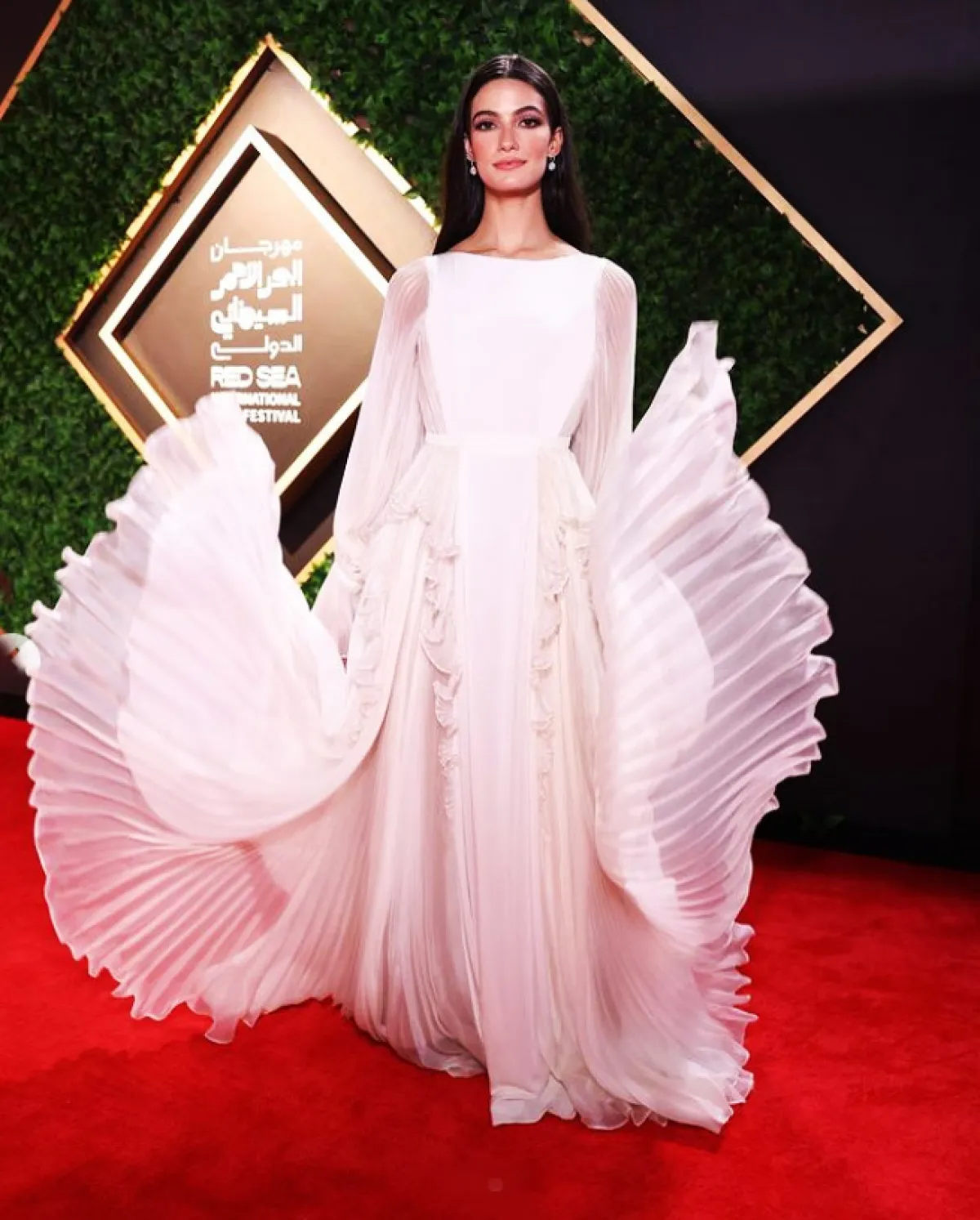 تارا عماد- الصورة من حساب المصمم على انستغرام