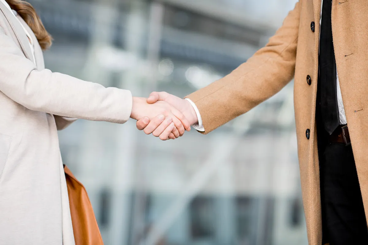 لغة الجسد في إتيكيت التعامل مع الآخرين