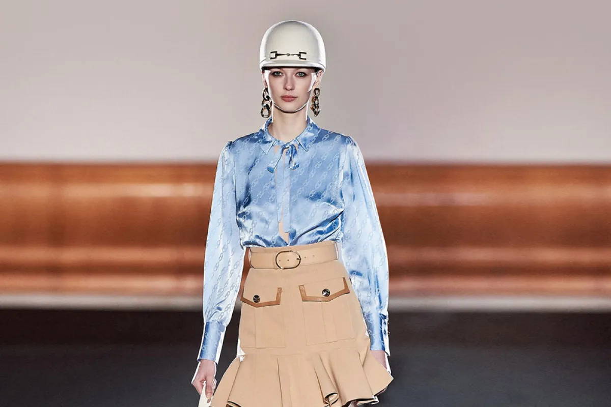 القميص الخريفي لإطلالة عصرية وشبابية  من إليزابيتا فرانكي  Elisabetta Franchi