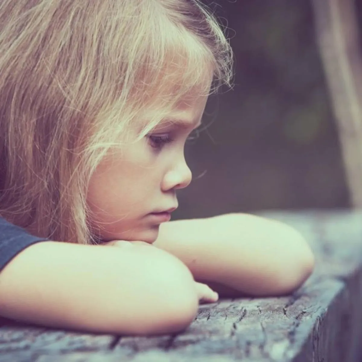 صورة لطفلة مكتئبة