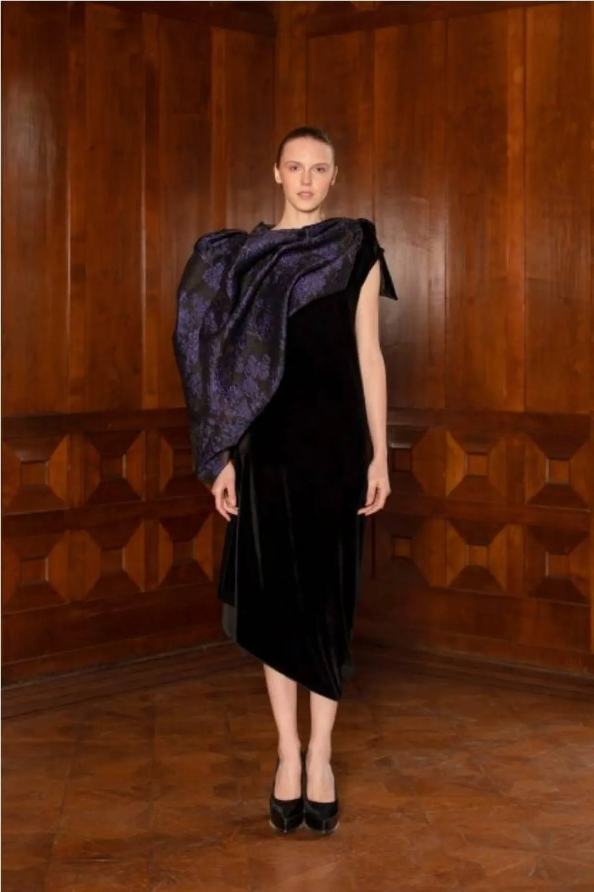 موديلات فساتين سهرة مخمل منوّعة من سيكديم أكين Cigdem Akin