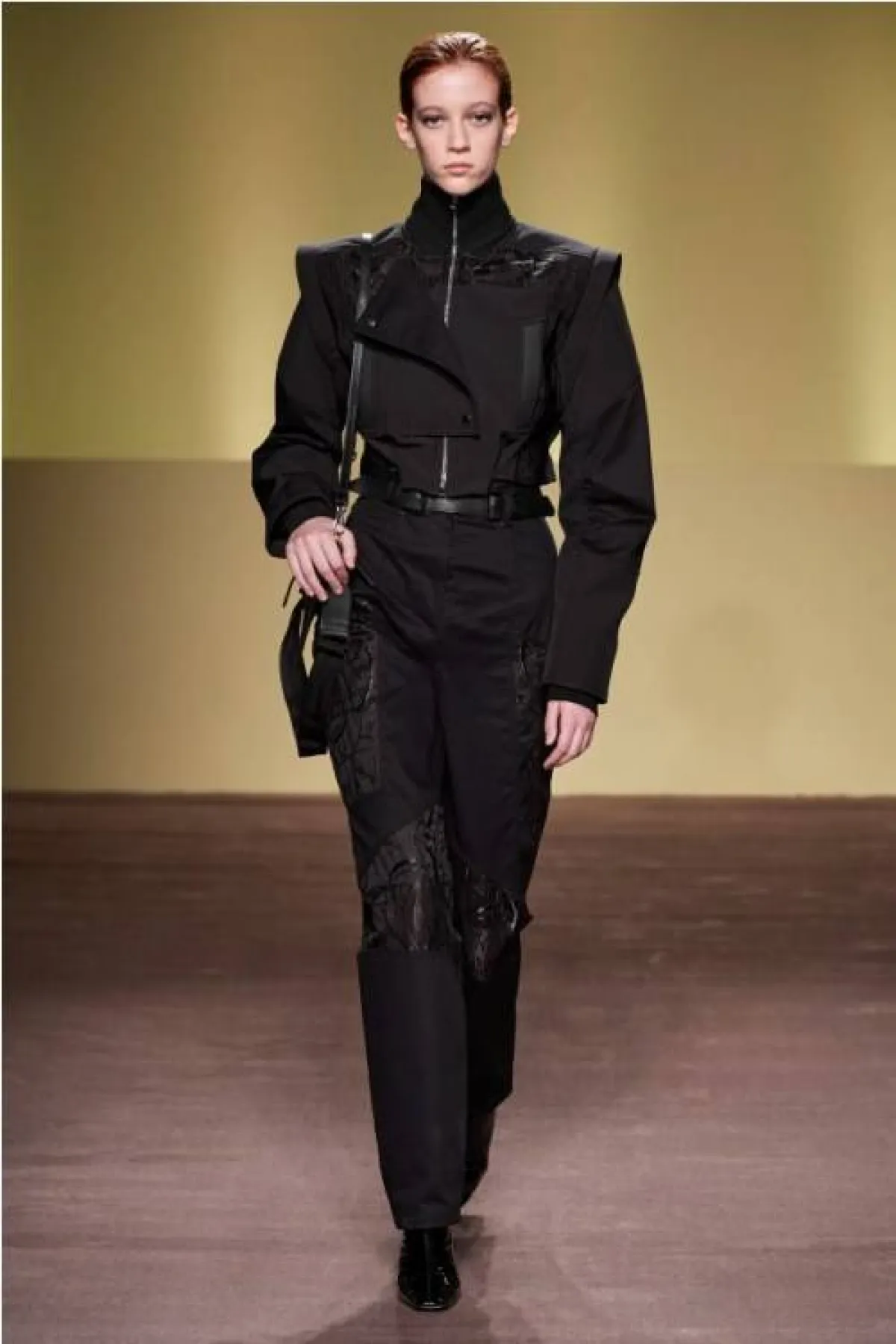 جمبسوت باللون الأسود مع بغض الزخرفات من بودابست كولكشن  Budapest Collection