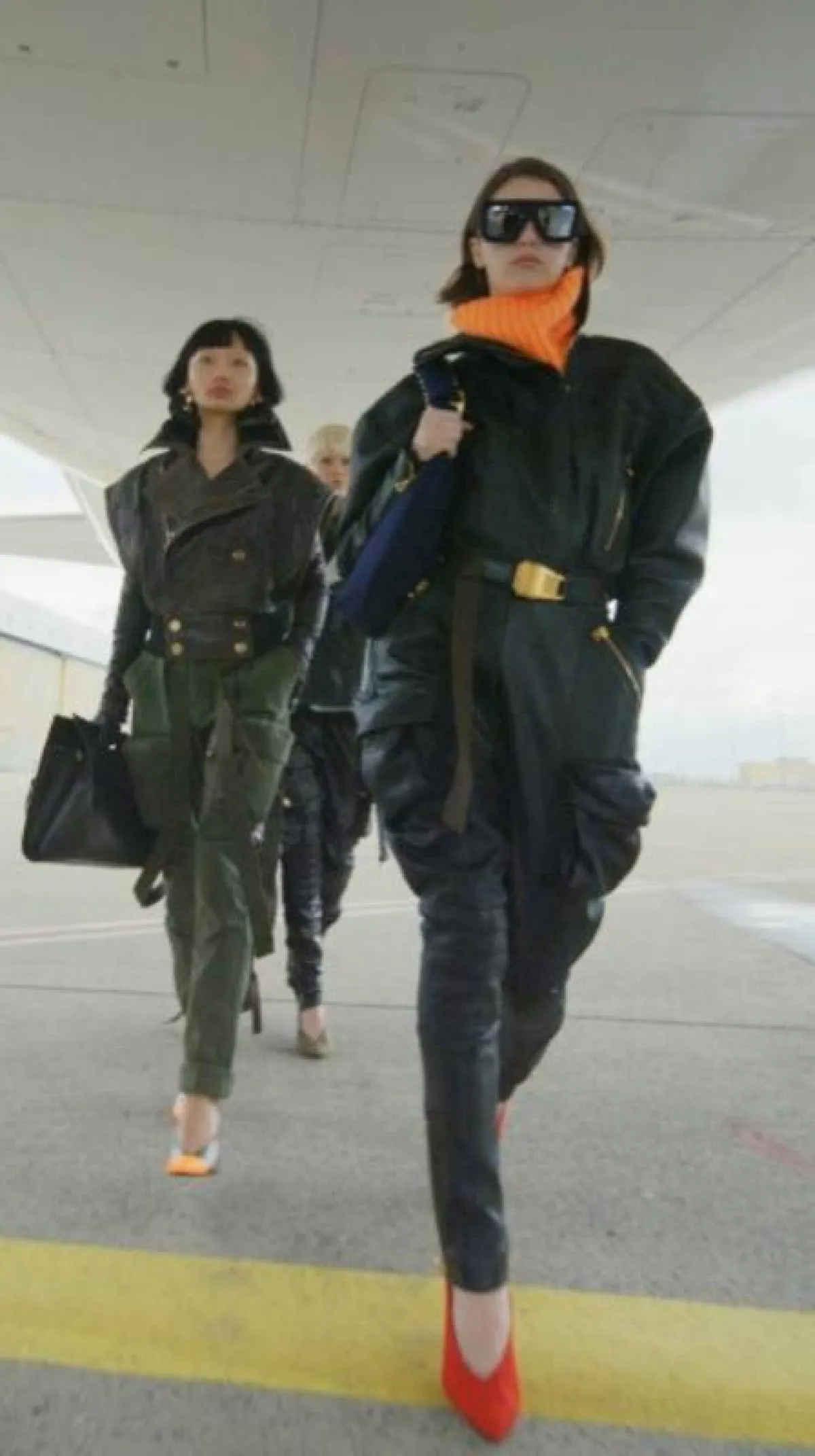 جمبسوت باللون الأسود لمشاوير النهار من بالمان Balmain