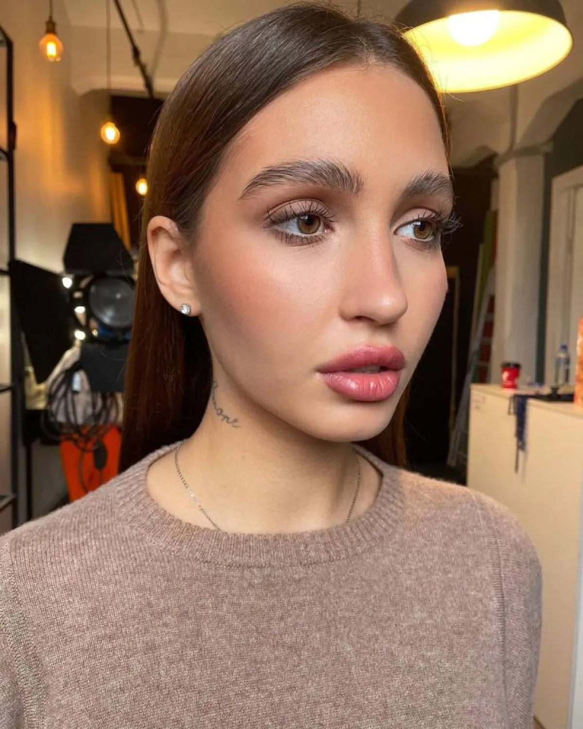 خطوات تطبيق مكياج نيود