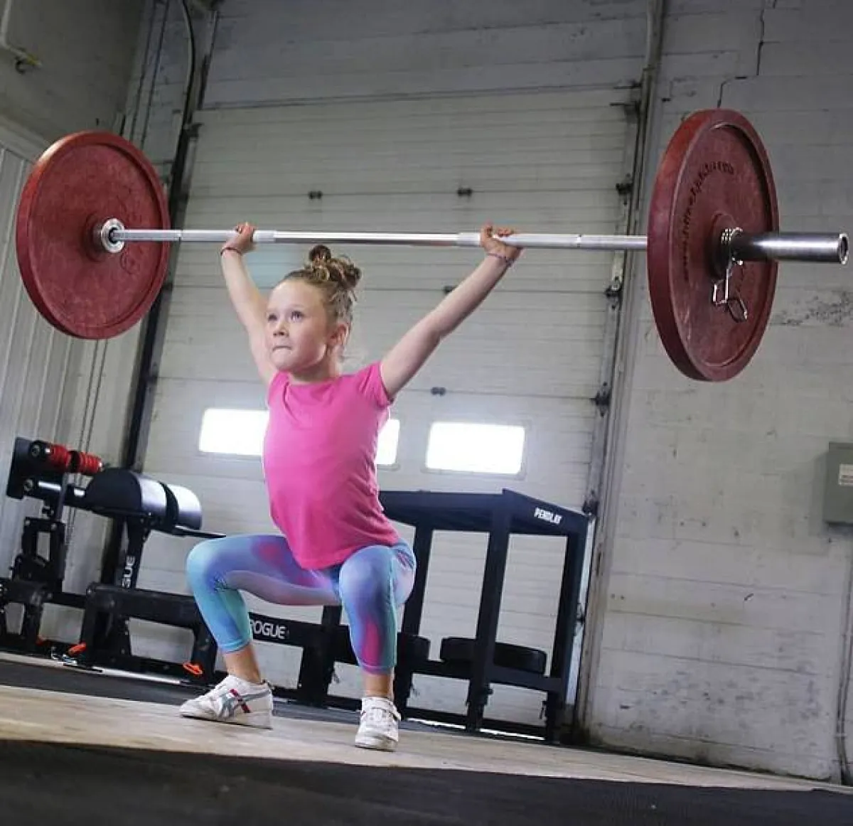 طفلة كندية أطلقوا عليها وحيدة القرن.. ترفع أثقالاً تصل إلى 90 كيلو