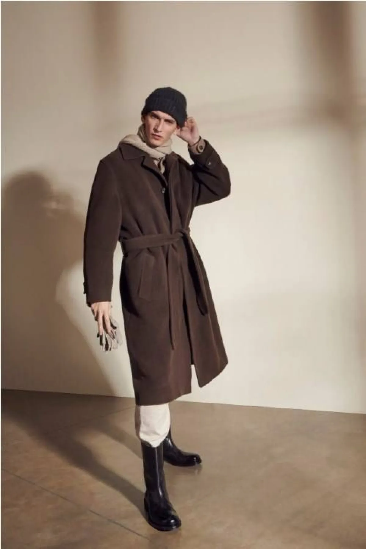 جزمة بساق عالية مع بنطلون قماشي من بريوني Brioni