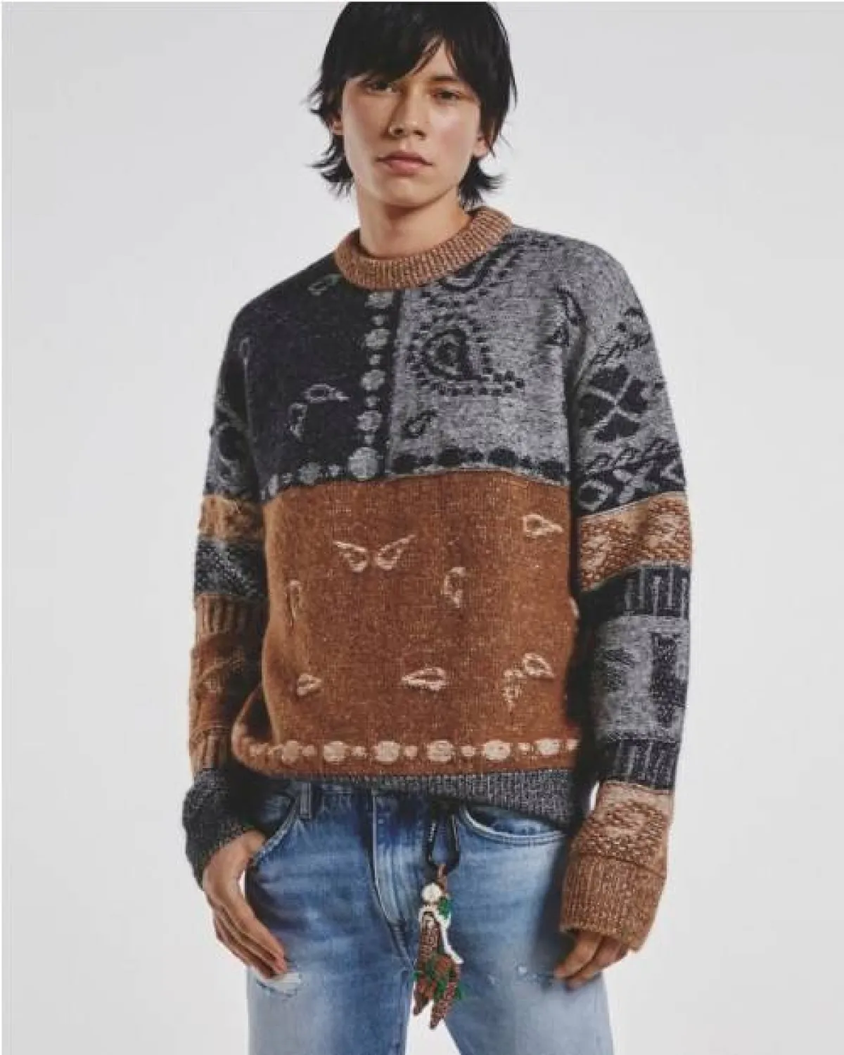 كنزة صوفية مع جينز من الانوي Alanui